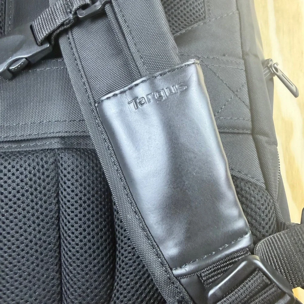 Targus Executive Backpack Model AC0063 - FITS MOST DELL LAPTOPS In Great Condo